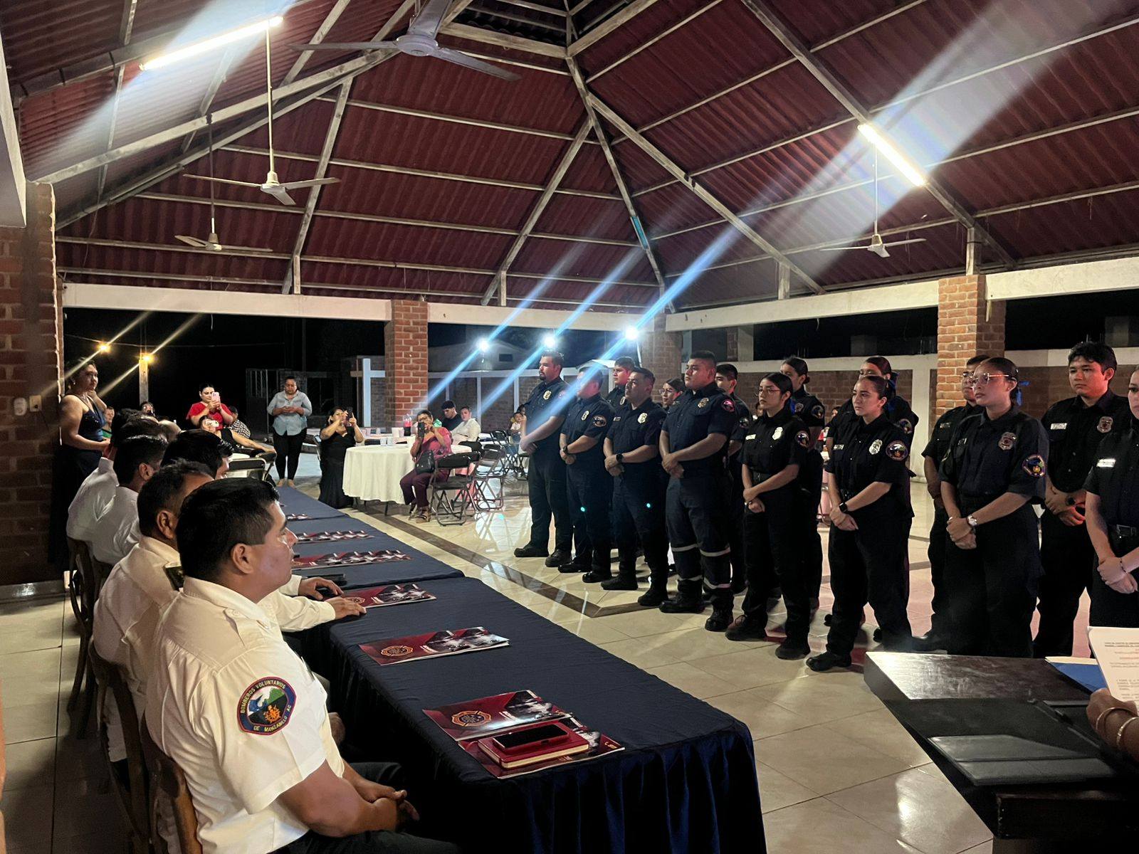 Graduados de la Academia de Formación Bomberil